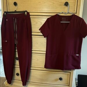Figs Maroon Scrub Set